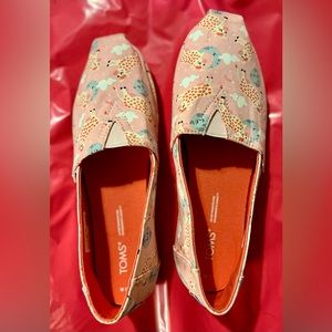 Preowned Toms Alpargata blossom moon cow print slip on shoes women size 7